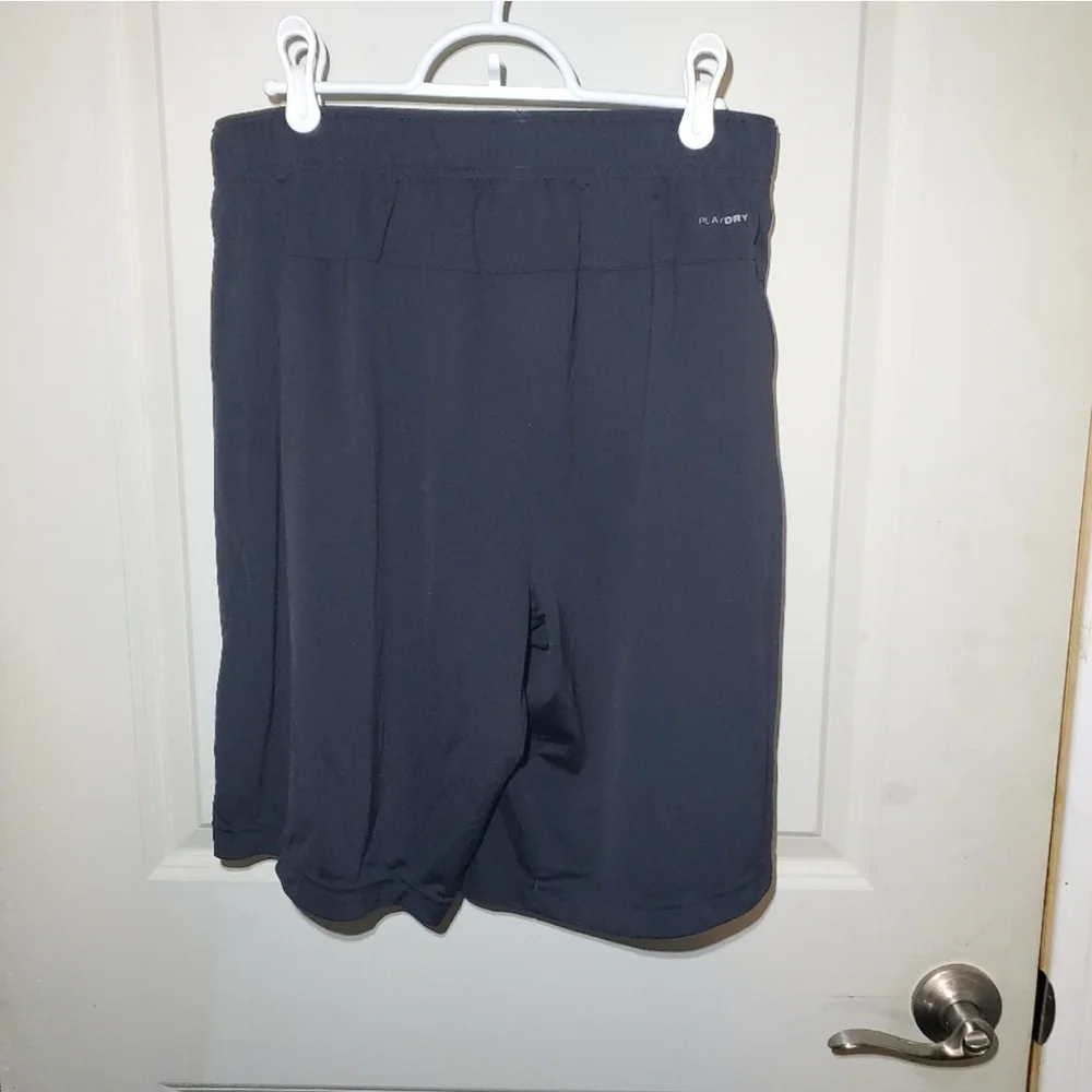Rebox play dry mens sport shorts size medium.